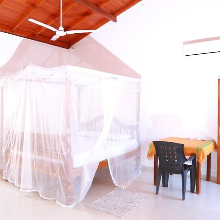 The King Apartment Hikkaduwa Exterior photo